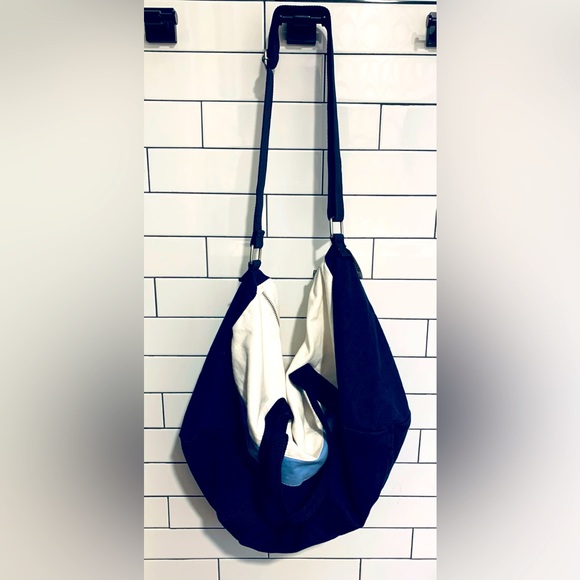 New Brandy Melville John Galt blue white striped large canvas Duffle Bag - Picture 4 of 5